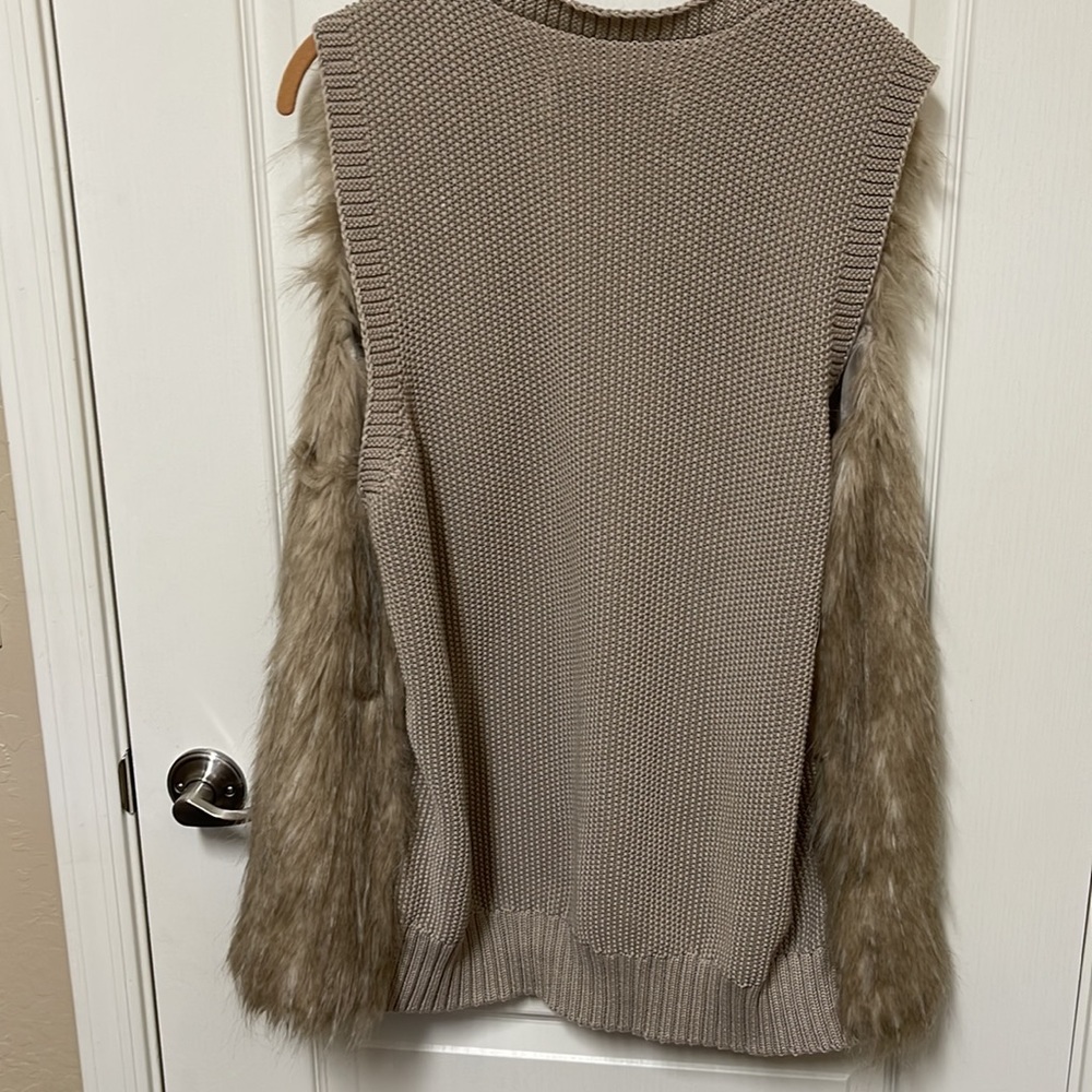 Shelby collection Faux fur Vest with knitted back - Picture 2 of 7